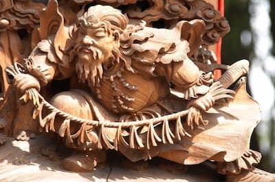 フトダマの彫刻