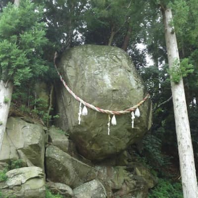釣石神社の陰陽石