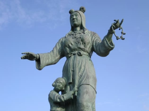奴奈川姫（奴奈川姫）と建御名方命の像